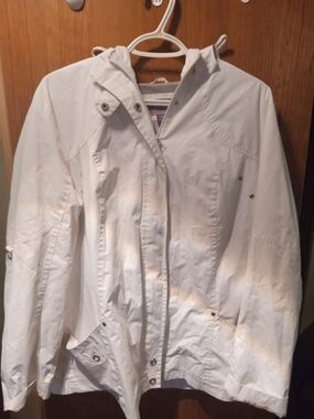 Laura Scott Woman's White Hooded Jacket